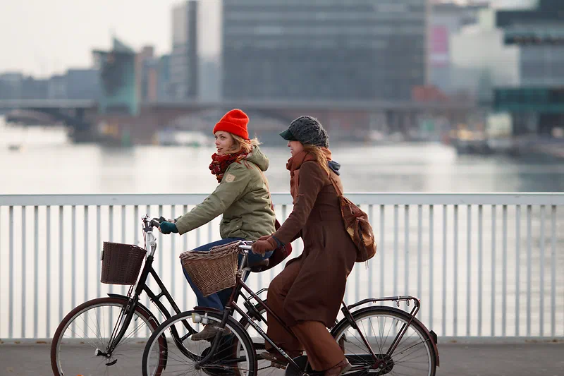 Bikes on Knippelsbro, Copenhagen. Taken with Canon 80D + Canon EF 135mm f2, love the Canon colors.