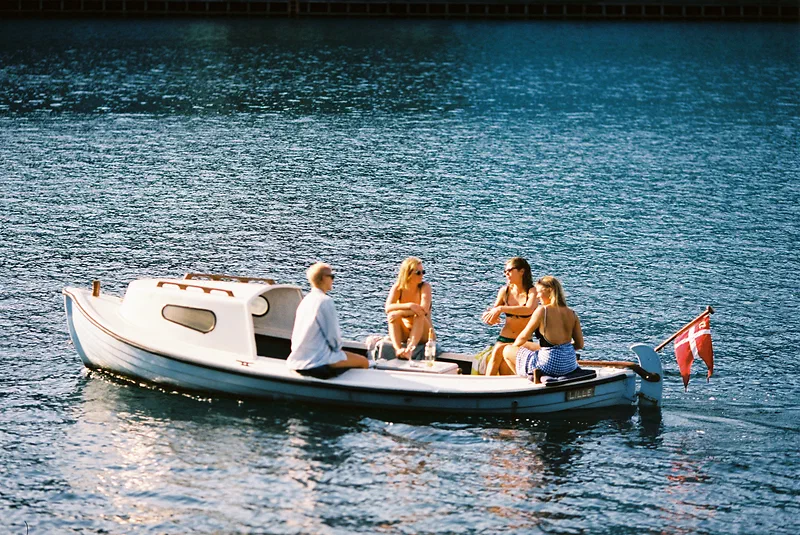 People enjoying the summer in Copenhagen harbor. Taken with Canon EOS 650 + Canon EF 135mm f2 + Kodak Ektar 100.