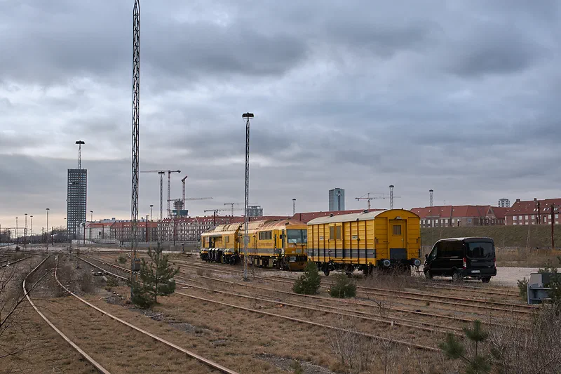 Old train area in south Copenhagen (Syd Havn). Shot with Canon M6 + Canon EF-M 18-55mm f3.5-5.6 IS. Using Capture One to process the raw file gave a little more sharpness but still not that great.