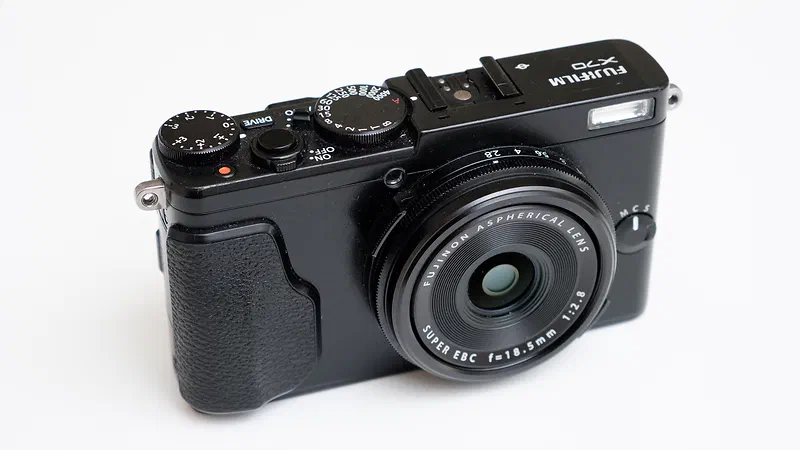 Battle of the most compact Fujifilm X cameras: Fujifilm X70, Fujifilm X100-series, Fujifilm X-M1