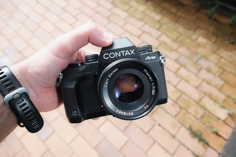Contax Aria + Carl Zeiss Planar T* 50mm f1.7